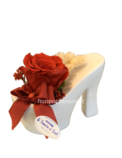 Scarpetta in ceramica con rosa stabilizzata