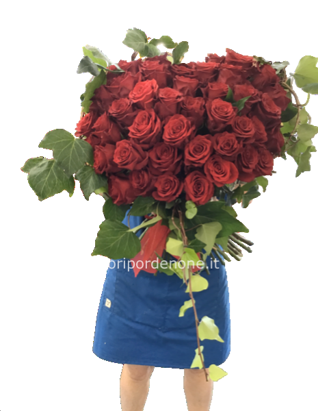 Mazzo Cuore con 50 rose rosse