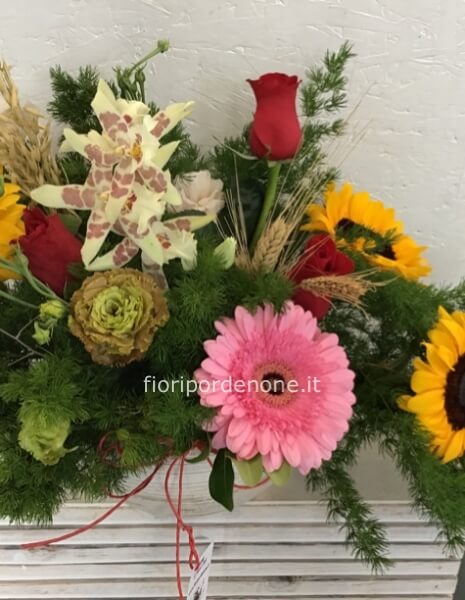 composizione mista con girasoli in vaso ceramica